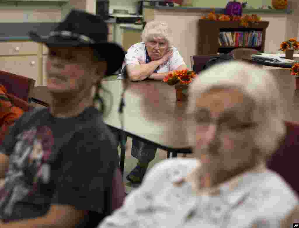 Residents of the Quail Ridge Manor independent living apartment complex watch the presidential debate, October 16, 2012, in Boulder City, Nevada. 