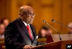 FILE - Mohamed Siad Doualeh, Djibouti’s ambassador to the United Nations, told VOA the time is right for the nations of the Horn of Africa to support one another. Doualeh is shown speaking in The Hague, the Netherlands, in 2008.