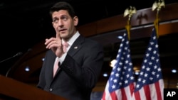El presidente de la Cámara de Representantes, el republicano Paul Ryan, dijo el jueves que ese recinto votará la próxima semana una propuesta republicana que busca impedir que supuestos terroristas obtengan armas de fuego.