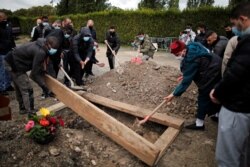 Tempat-tempat pemakaman Muslim di Prancis mengalami lonjakan jumlah kematian selama pandemi COVID-19 (foto: dok).