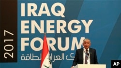 Menteri Perminyakan Irak Jabar Ali Al-Luaibi pada konferensi energi Irak, di Baghdad, Irak, Minggu, 2 April 2017.