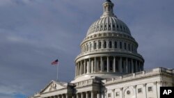 FILE - Una vista general del Capitoli en Washington, en octubre de 2021.