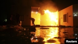 지난 9월 무장세력의 공격으로 화재가 발생한 리비아 벵가지 주재 미국 영사관.