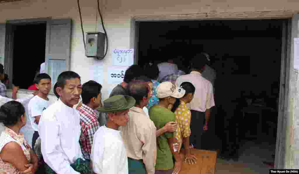 Voters in a polling station in Rangoon. Nov. 8th, 2015.