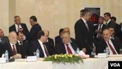 Mantan PM Irak Ibrahim Jafari, PM Irak Nouri al-Maliki, Presiden Irak Jalal Talabani and Mantan PM Irak Iyad Allawi saat bertemu di Baghdad 8 November.