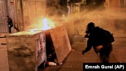 Policija je upotrebila vodene topove protiv demonstranata u Istanbulu