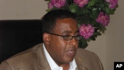 Wasiir ku Baaqay in Sharmarke uu is Casilo