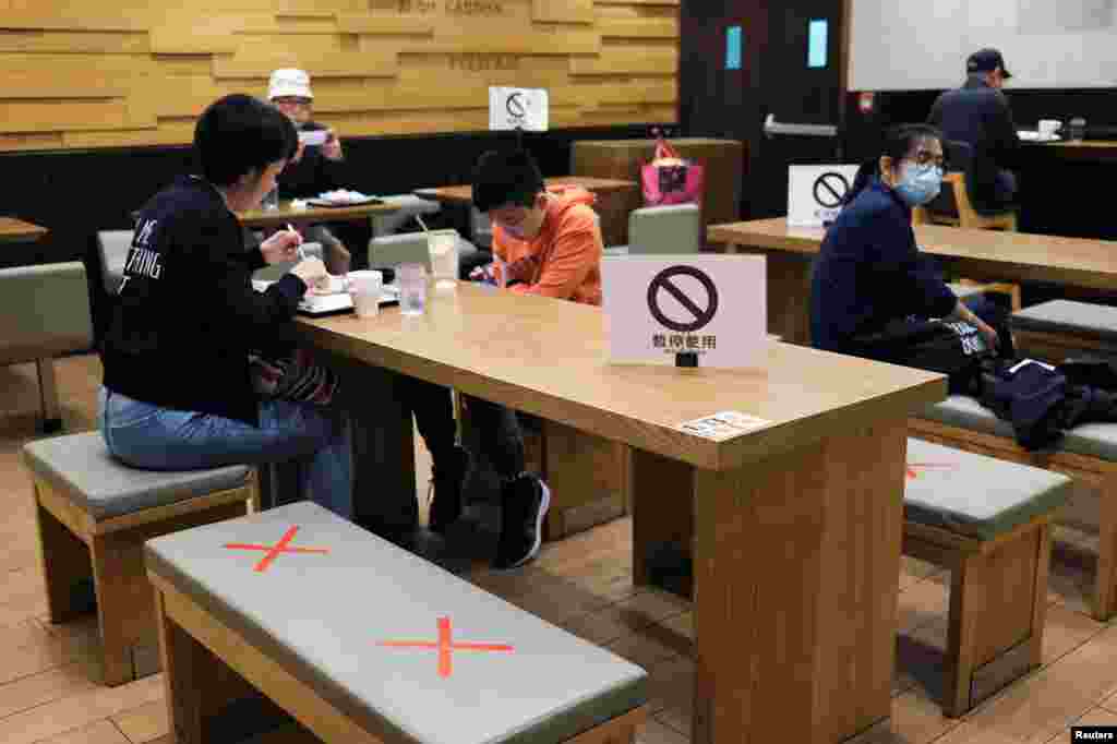 Social distancing marks are seen on chairs at a restaurant, following the novel coronavirus disease (COVID-19) outbreak, in Hong Kong, China March 29, 2020. REUTERS/Tyrone Siu