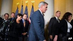 Le républicain Kevin McCarthy renonce à remplacer John Boehner. 