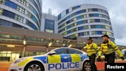 英國警方在伯明翰醫院外加強戒備