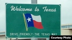 Texas border sign (photo: D. Bekheet)