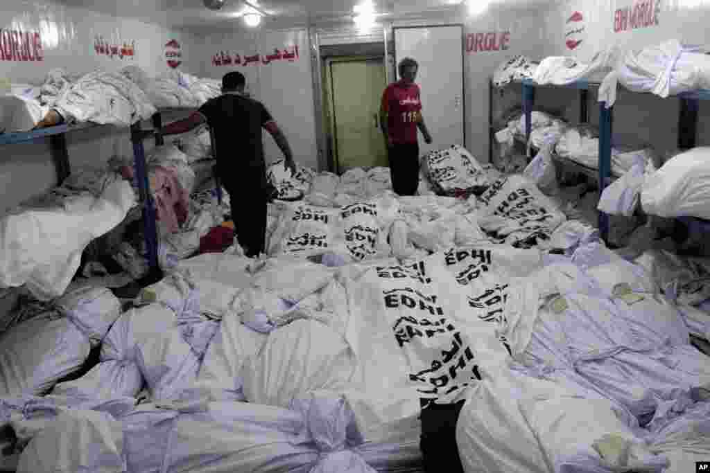 Volunteers arrange the bodies of heatstroke victims at a morgue of a charity group in Karachi, Pakistan. More than 100 people have died from heatstroke in the southern port city in last two days, officials said.