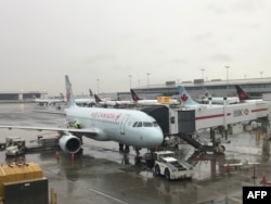 "Saya kira saya mimpi buruk," tulis Adams lewat temannya di Facebook.