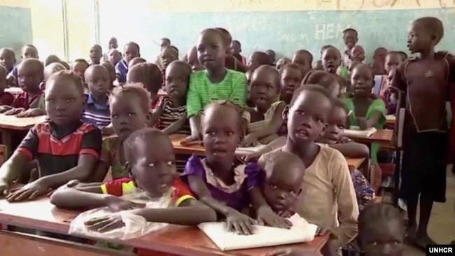 Young refugees from South Sudan listen to teacher Koat Reath in the classroom where he teaches at the Jewi refugee camp in Gambella, Ethiopia. (Photo: UNHCR)