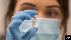 Američka Uprava za hranu i lijekove odborila je hitnu upotrebu Pfizerove vakcine za koronavirus (Foto: AP/Graeme Robertson)