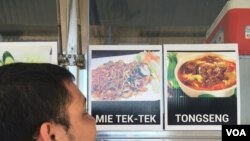 Menu yang disajikan di Gowess Food Truck di Los Angeles