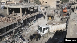 Hiện trường một vụ đánh bom tự sát ở Tel Tamer, Syria, hôm 11/12.