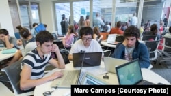 Carey Sargent, head of instruction and research for Scholarship Technology, teaches in the Varelas Innovation Lab in Johnson Hall at Occidental College.