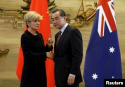 FILE - Australian Foreign Minister Julie Bishop (L) talks with Chinese Foreign Minister Wang Yi after their joint news conference at the Ministry of Foreign Affairs in Beijing, China, Feb. 17, 2016.