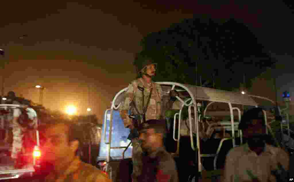 Security troops rush to a Karachi airport terminal following an attack, June 8, 2014.