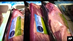 China menolak impor daging sapi dari sebuah perusahaan Australia, Jumat (28/8), setelah melaporkan menemukan bahan kimia terlarang "kloramfenikol" dalam produknya.. 