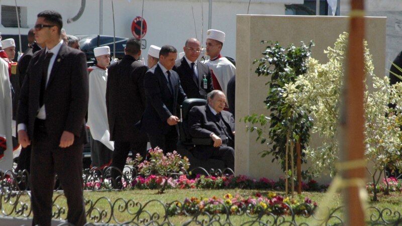 Le parti du Premier ministre souhaite un nouveau mandat de Bouteflika