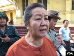 Lim Mony, Adhoc's rights defender, was at Supreme Court after hearing the verdict on November 30, 2016. (Kann Vicheika/VOA Khmer)