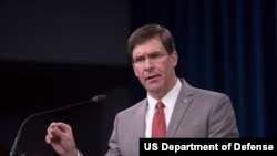 美国国防部长埃斯珀向媒体简报新冠病毒疫情（美国国防部2020年3月17日照片）
