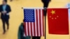 2018年上海中國進口博覽會上的美中兩國國旗。