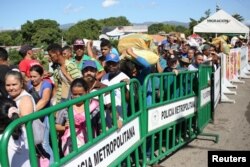 Muchos venezolanos tuvieron luz verde el sábado 8 de junio de 2019 para buscar alimentos y medicamentos tras la reapertura de la frontera con Colombia.