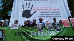 آزادی صحافت کا دن منانے کے لیے صحافیوں کا مظاہرہ (فائل)