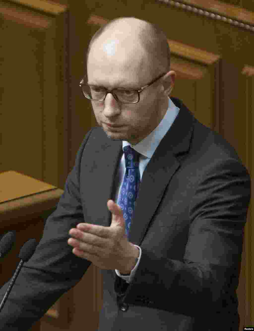 Ukrainian Prime Minister Arseniy Yatseniyk addresses parliament. Ukraine&#39;s parliament warned the regional assembly in Crimea, now controlled by pro-Russia forces, that it faces dissolution unless it cancels a referendum, Kyiv, March 11, 2014. 