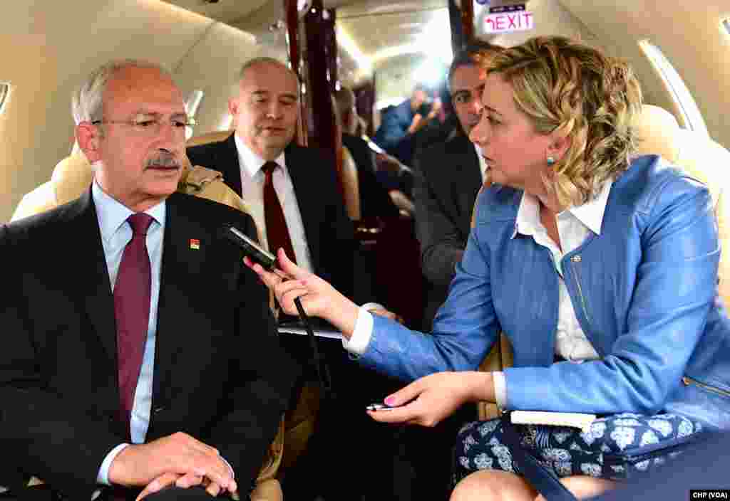 VOA Turkish Ankara Stringer Yildiz Yazicioglu interviews Kemal Kilicdaroglu, leader of Turkey's main opposition party, Republican People's Party, May 2015.