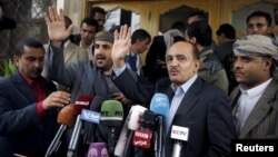 Yahya Doad (2nd R), a member of the General Committee of the General People's Congress Party, and Mohammed Abdul-Salam (2nd L), head of the Houthi delegation to scheduled peace talks in Kuwait, gesture after they finish a news conference at Sana'a Airport, Yemen, April 20, 2016.