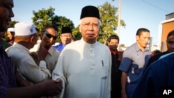 PM Malaysia Najib Razak menghadiri sebuah acara buka bersama di masjid Semenyih, pinggiran Kuala Lumpur, Malaysia tahun lalu (foto: dok).
