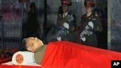 The body of North Korean leader Kim Jong Il is laid in a memorial palace in Pyongyang, North Korea, December 20, 2011.