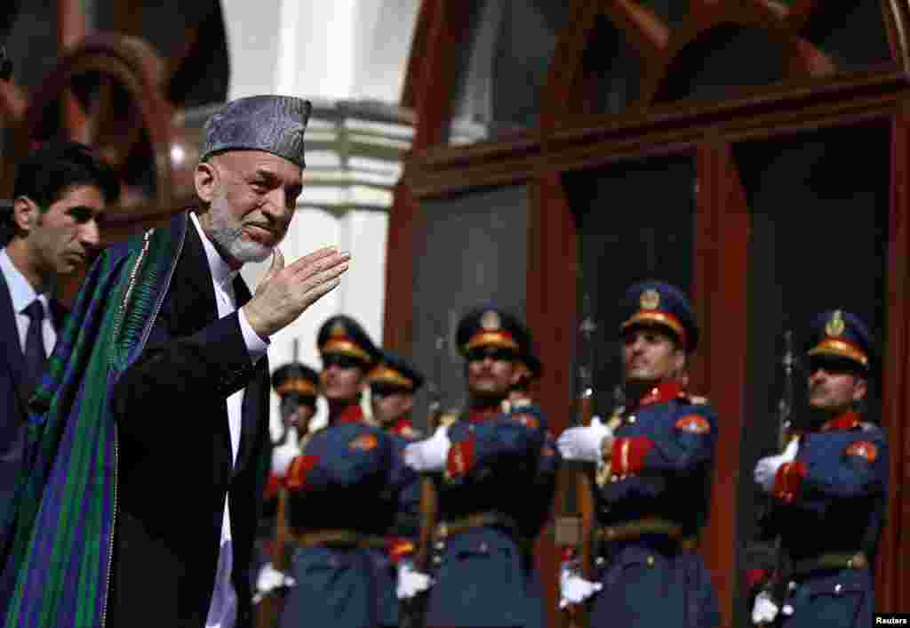 Former president Hamid Karzai arrives for the inauguration of the new president in Kabul, Sept. 29, 2014.