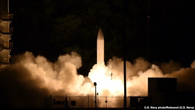 资料照:美国国防部在夏威夷进行试射的高超音速滑翔武器。(2020年3月19日)