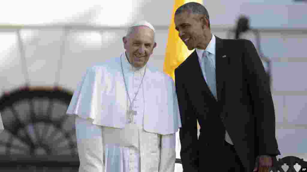 Shugaba Barack Obama Yana Zantawa Da Fafaroma Francis A Yayin Da Ake Gudanar Da Bikin Ziyarar Sa A Fadar White House, Satumba 23, 2015. &nbsp;