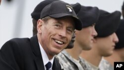 El General Petraeus dijo en el Congreso: "Lo lamento".