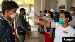ထိုင်းက ပြန်လာလာသူတွေကို COVID-19 ရှိမရှိ စစ်ဆေးနေ