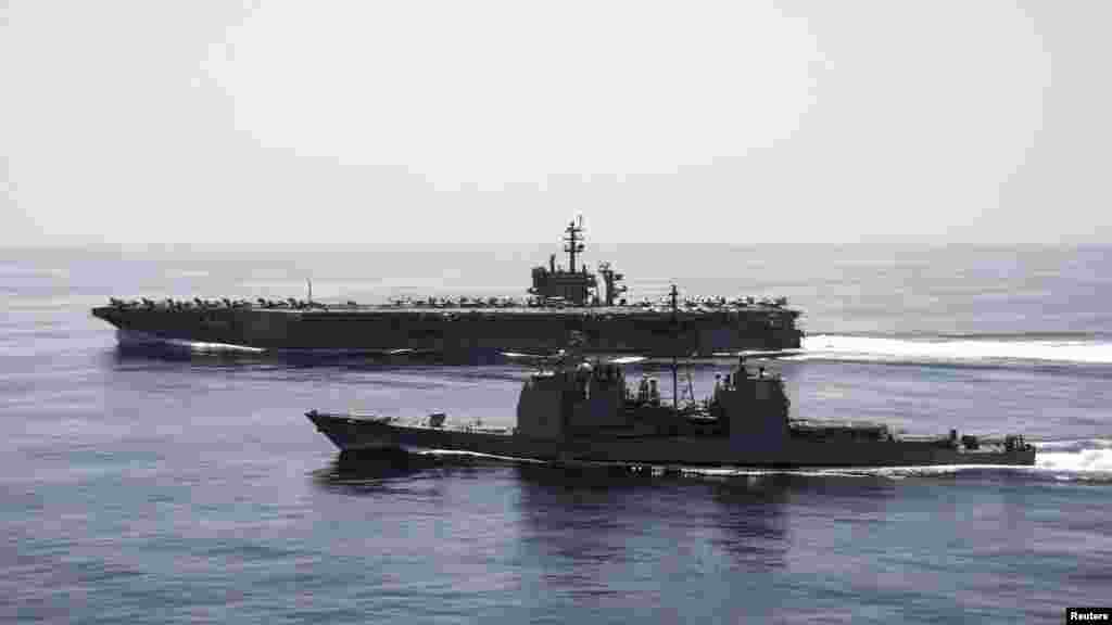 USS Theodore Roosevelt da USS Normandy kusa da Yemen, Afrilu 21, 2015.