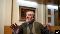 Ứng cử viên tổng thống Afghanistan Abdullah Abdullah nói chuyện trong một cuộc phỏng vấn ở Kabul, Afghanistan