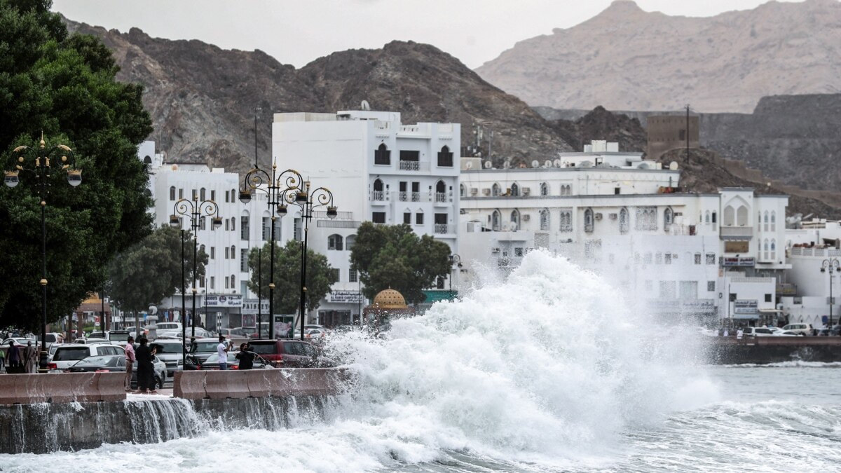 Cyclone Shaheen Approaches Oman, 3 Killed, Flights Delayed