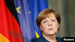 Chanselye Peyi Lalmay la, Angela Merkel.