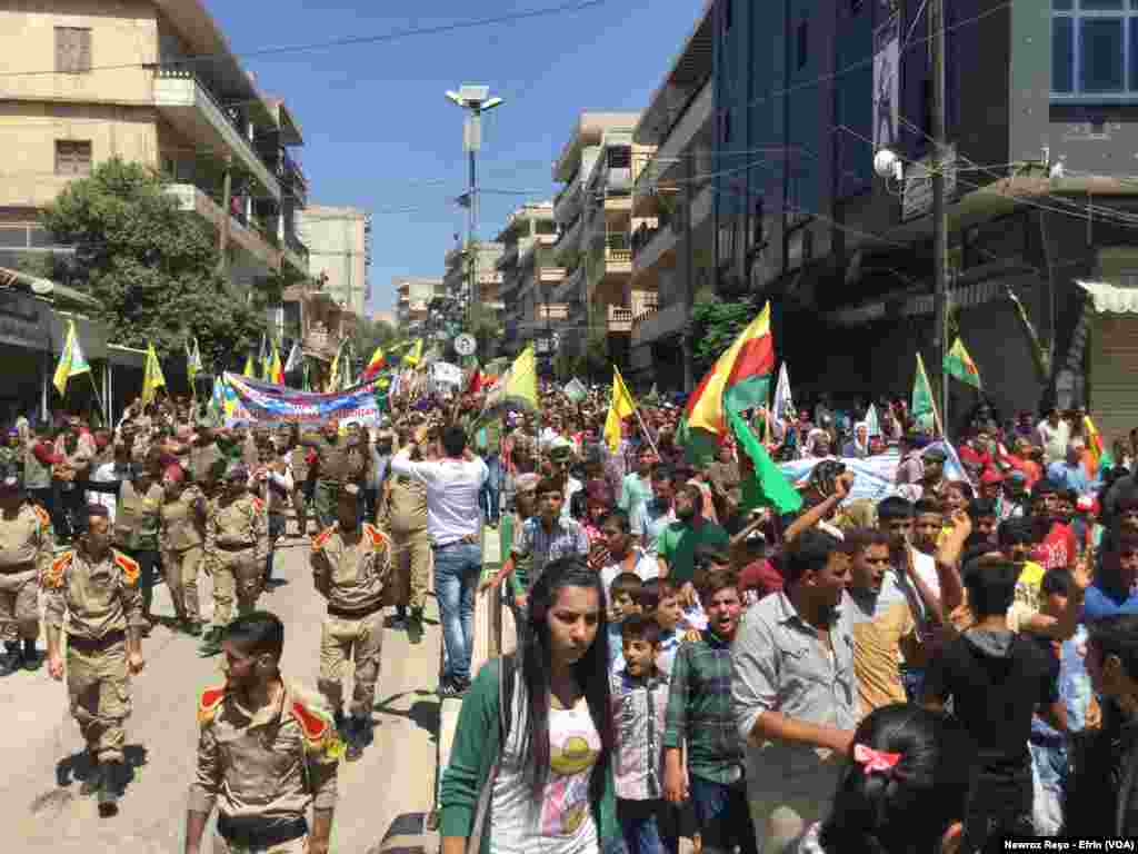 Xwepêşandana Gelê Efrînê li Dij Bombebarana Berdewam ya Artêşa Tirkiyê Û Grûbên Çekdar