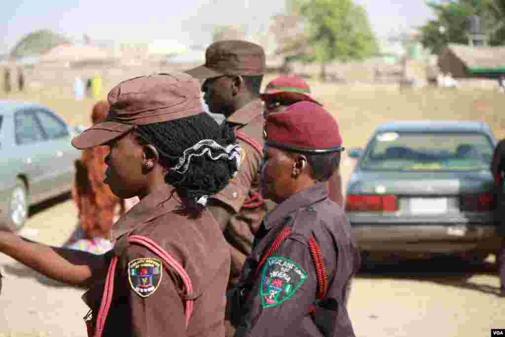 Volunteers say they hope the Nigerian national elections in 2015 will be less violent through their efforts. Nearly 1,000 people died in Kaduna after the 2011 elections, Kaduna, Nigeria, Feb. 14, 2014. (Heather Murdock/VOA)