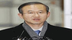 베이징 회담을 마친 후 김포공항에서 기자들의 질문에 답하는 임성남 평화교섭 본부장