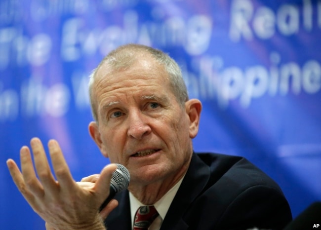 2013��10��4�գ�ǰ��܊̫ƽ��˾���˹�����R���ό�(Admiral Dennis Blair)���R�����|���R���ٽ��څ^�ā��޹���WԺ�����l�������vԒ��