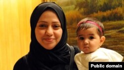 Samar Badawi, activista por los derechos de la mujer, arrestada en Arabia Saudita. EE.UU. y la Unión Europea han solicitado el debido proceso para Badawi y otros activistas detenidos y han instado al diálogo. Badawi es ganadora del Premio Internacional Mujeres de Coraje 2018, que otorga el Departamento de Estado.
